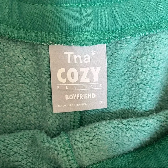 Aritzia TNA Cozy Fleece Boyfriend 5” Sweatshorts - Picture 3 of 5